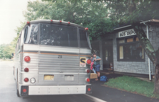 MacKenzie Bus Line 29 at Bridgewater - 5 Sep 1992 (171-04)
