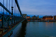 Kettenbrücke am Abend  (© Buelipix)