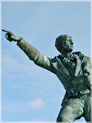La statue de Robert Surcouf à Saint Malo (35)