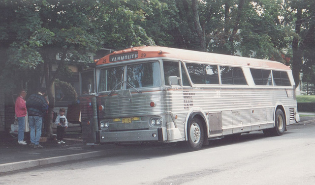 MacKenzie Bus Line 29 at Bridgewater - 5 Sep 1992 (171-07)