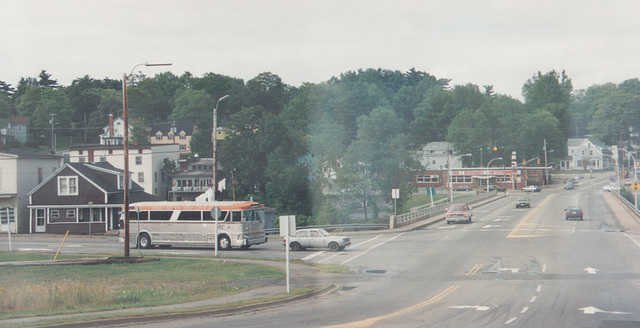 MacKenzie Bus Line 29 at Bridgewater  - 5 Sep 1992  (171-01)