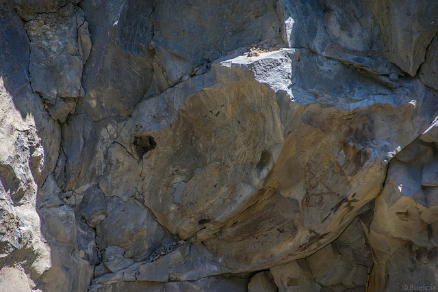 ein Gesicht aus Stein ... an der Küste bei Fenais da Ajuda (© Buelipix)