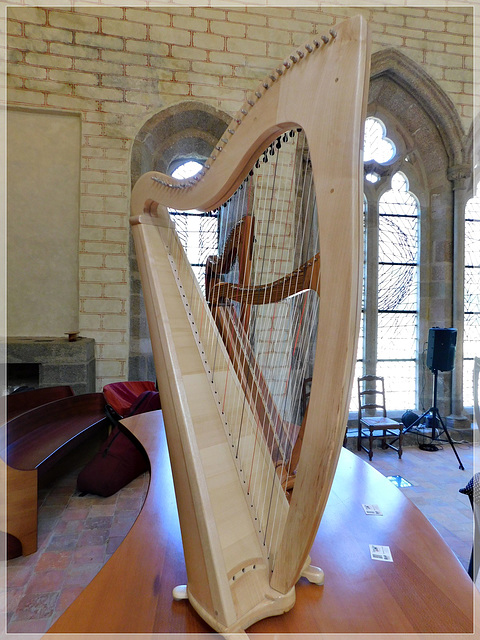 la harpe à l'abbaye de Léhon (22) avec Lydwen