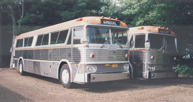 MacKenzie Bus Line 24 and 22 at Bridgewater - 5 Sep 1992 (171-18)