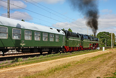 Lok 18 201 mit Sonderzug auf dem Weg nach Lübeck