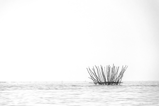 heiss und sehr diesig ... unterwegs auf dem Tonle Sap See (© Buelipix)