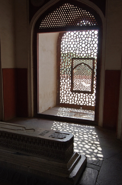 Outer tomb chamber with pierced stone screen