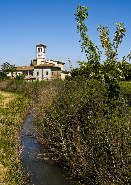 Clear skies - Along the canal, up to the church of San Damiano, Piacenza
