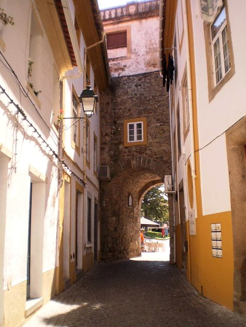Alegrete Door (13th century).
