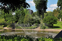 Jardin Lecoq , bassin et paserelle  ... HFF