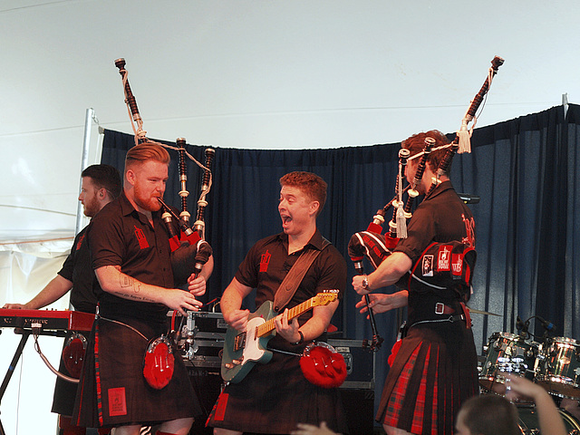 Red Hot Chilli Pipers @ the NH Highland Games 2015