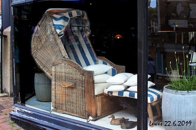 Wicker lounger Lewes 22 6 2019