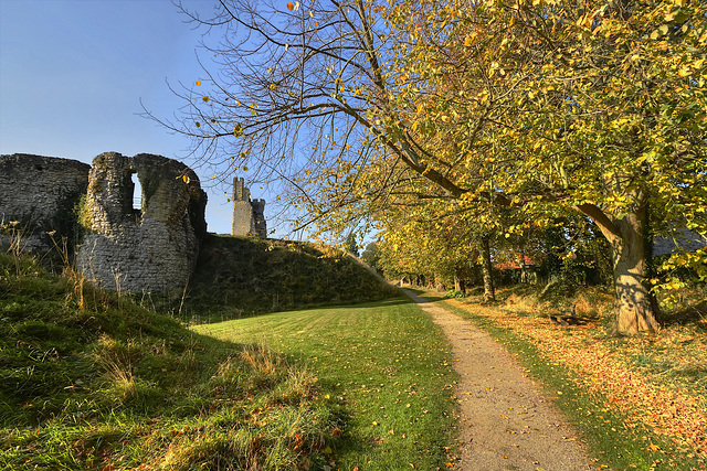 Autumn walk by Helmsley Castle - North Yorkshire