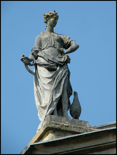 Queens College roof statue