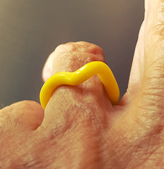 The yellow ring -  l'anellu giallu