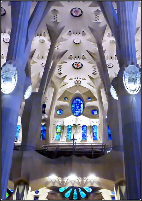 Barcellona : La navata centrale della Sagrada Familia
