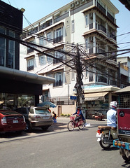 Totem électrique du Cambodge
