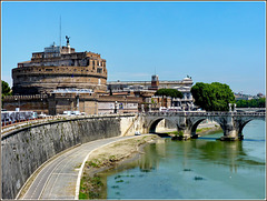 Roma : Castel Sant'Angelo e il Ponte Sant'Angelo con le sue splendide 10 statue degli Angeli