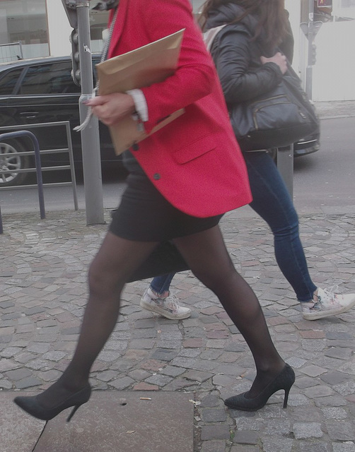 bizness woman hot legs and heels (1)