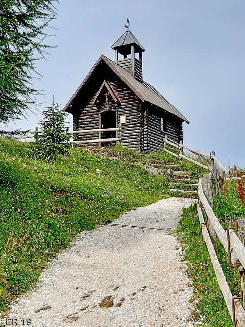 Passo Valles 2032 mt. slm - La chiesetta