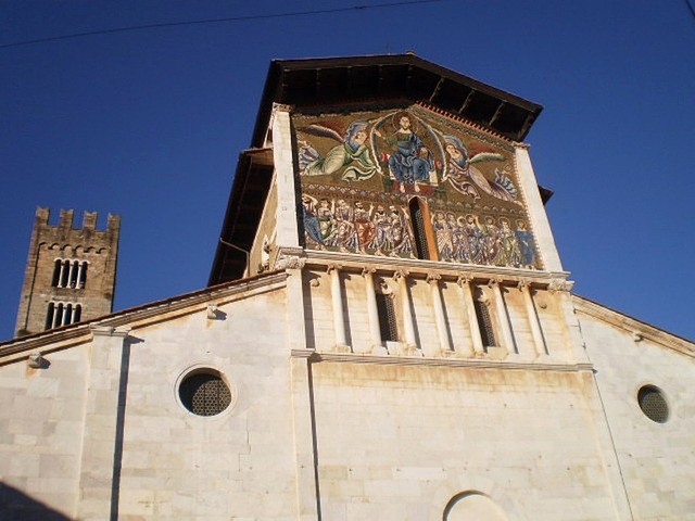 Saint Fredian Church (12th century).