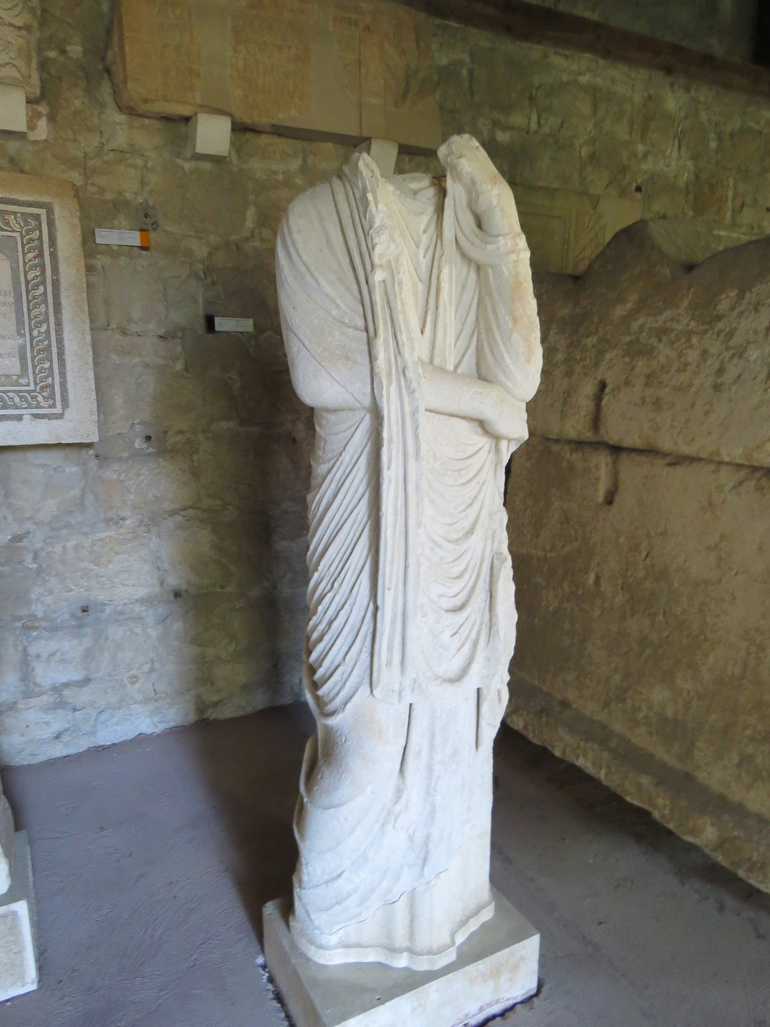 Musée archéologique de Split : statue féminine.