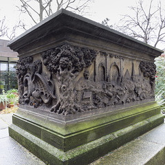 Tradescant tomb (1)