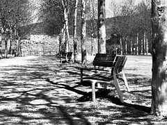 Shadowed bench , HBM