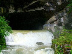 Höhlenfluss Loue