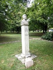 Monumento omaĝe al d-ro Zamenhof en Budapeŝto