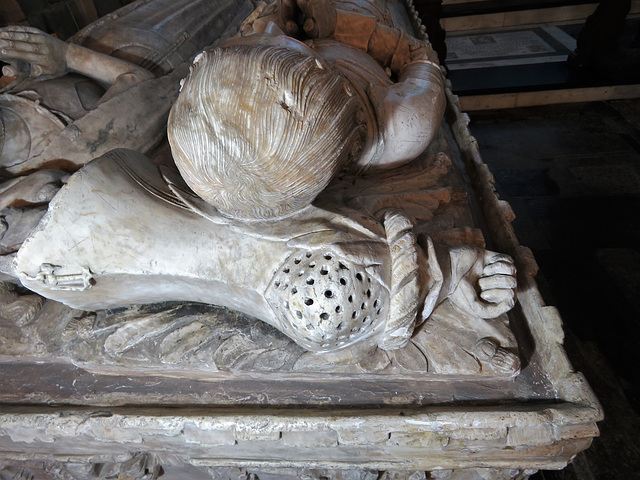 norbury church, derbs (54)crest on helmet detail of effigy on tomb of sir ralph fitzherbert +1483