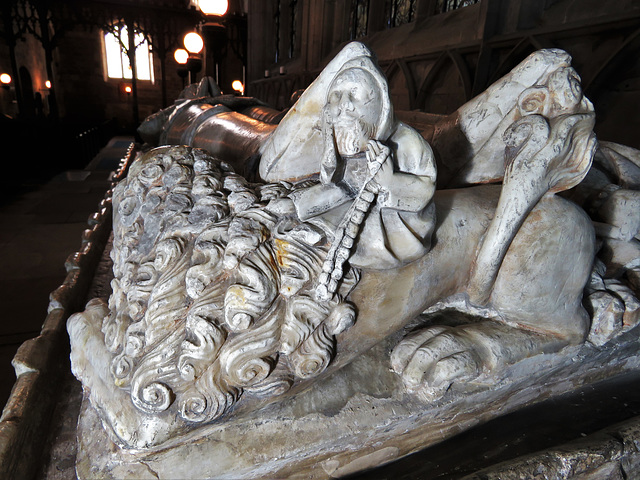 norbury church, derbs (45)bedesman at foot of effigy on tomb of sir ralph fitzherbert +1483
