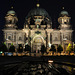 der Berliner Dom bei Nacht