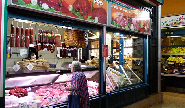Fleisch + Wurst in der Markthalle Budapest