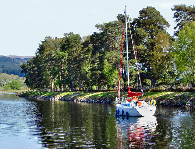 Northbound for Fort Augustus on the Caledonian Canal