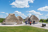 Steinzeithäuser hinter dem Visitor-Center