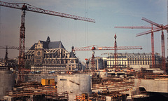 Paris (75)  18 mai 1977 . Les travaux du forum des halles. (diapositive numérisée).