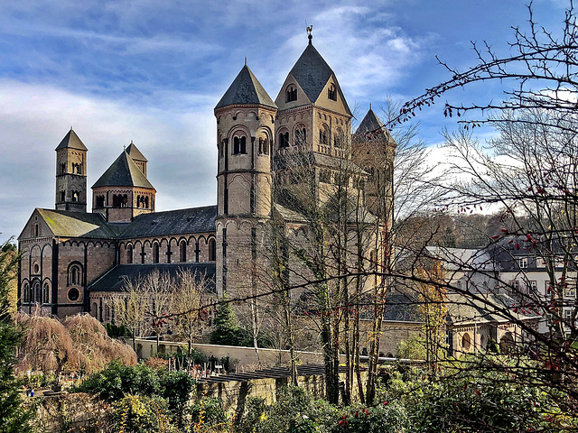 Die schöne Klosterkirche von Maria Laach Die schöne Klosterkirche von Maria Laach