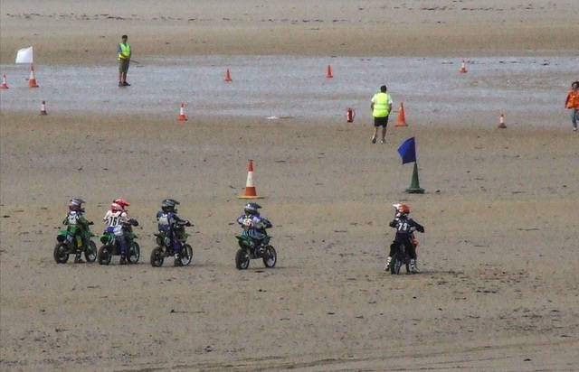 Young sand racers waiting for the off Jersey 2006