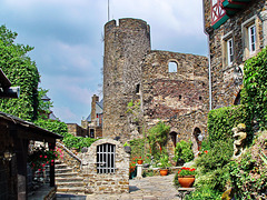 Burg Thurant bei Alken an der Mosel, Burghof