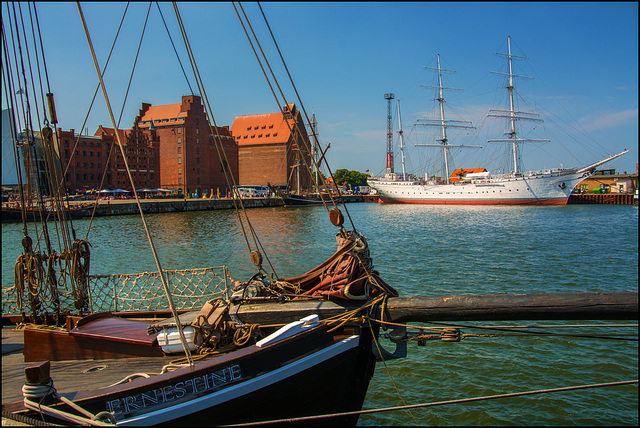 Ernestine und Gorch Fock im alten Hafen in Stralsund