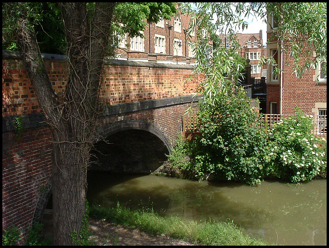 Walton Well canal bridge