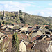 Crémieu (38) 8 mars 2016. La vieille ville et, au fond, la colline Saint-Hippolyte et les fortifications.