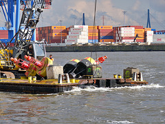 Tonnentransport im Hafen (PiP) - Hamburg