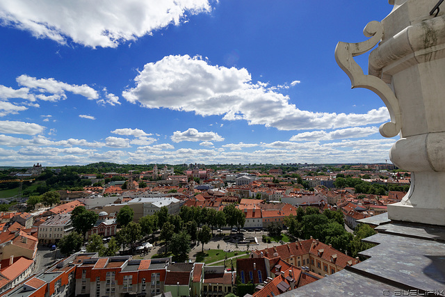 Aussicht vom Glockenturm der Universitätskirche Vilnius (© Buelipix)