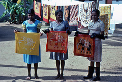 Arbeierinnen in einer Batik Fabrik in der nähe von Dumballa Sri Lanka