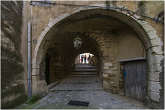 Passage vouté - Gewölbter Durchgang - Arched passageway