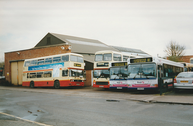 First Eastern Counties buses at Bury St. Edmunds garage - 29 Apr 2001 (477-26)