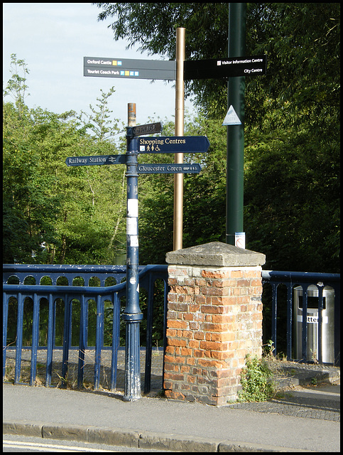 Hythe Bridge signpost