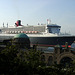 Queen Mary 2 + Alter Elbtunnel